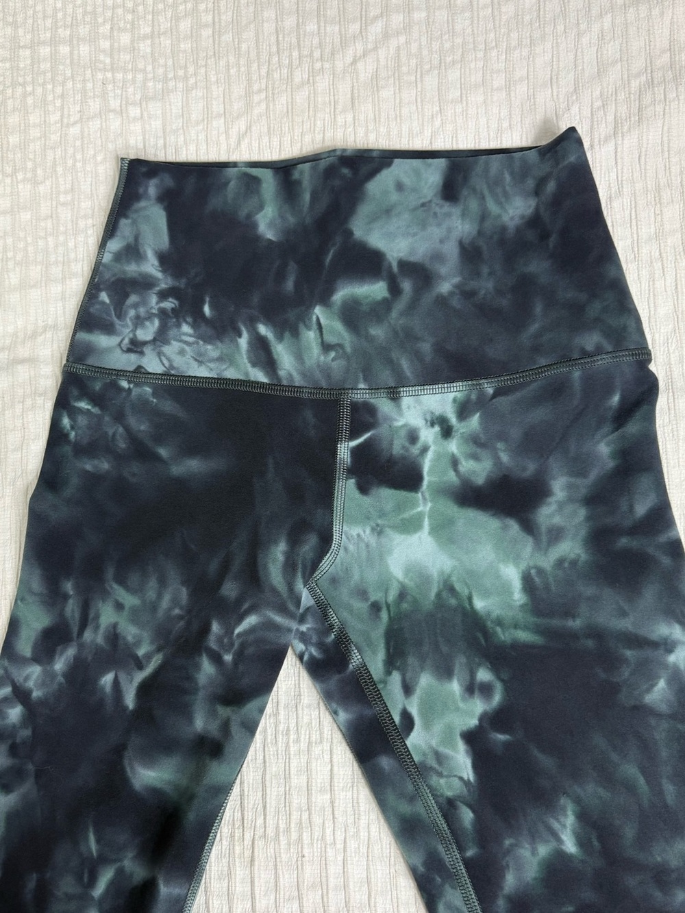 lululemon athletica Black & Dark Green Marble-Print Leggings - Picture 2 of 9